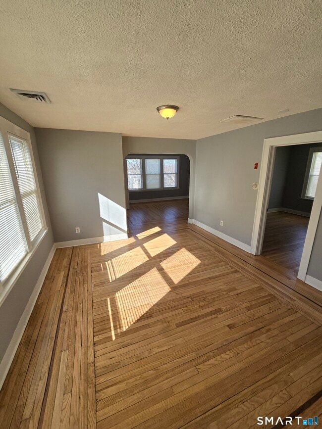 Photo - 263 Sheffield Ave Unit 3