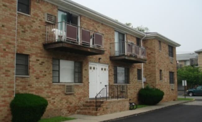 Building Photo - Lodi Circle Apartments