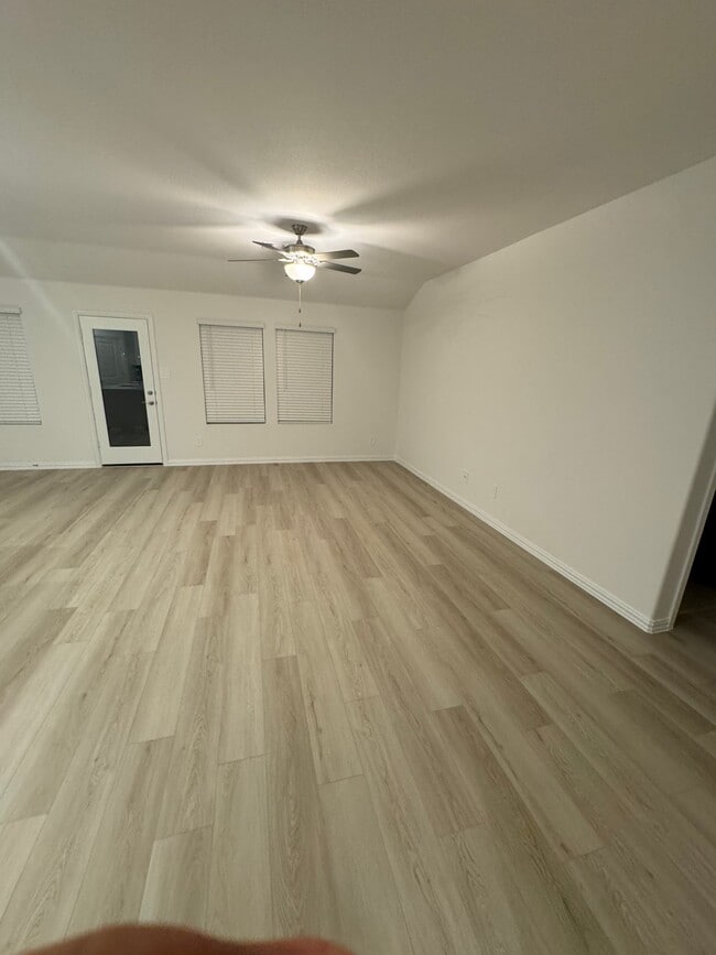 608 Marigold Hl Wy