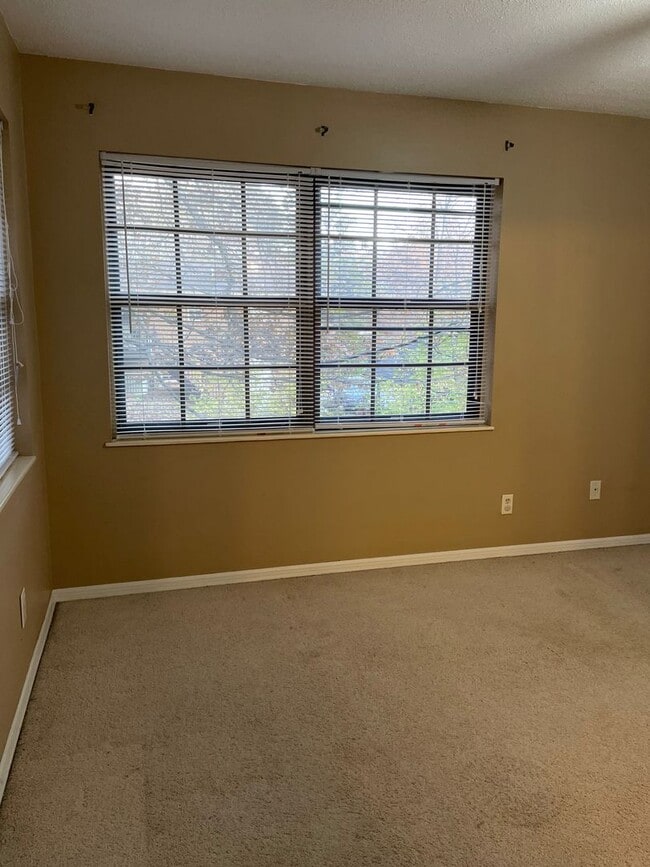 Photo - *Knoxville 37912 - 2 bedroom, 2.5 bath tow...