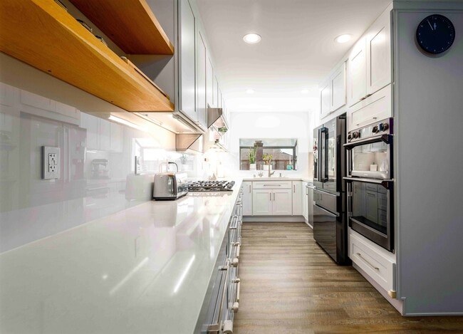 Photo - 5848 Canterbury Dr