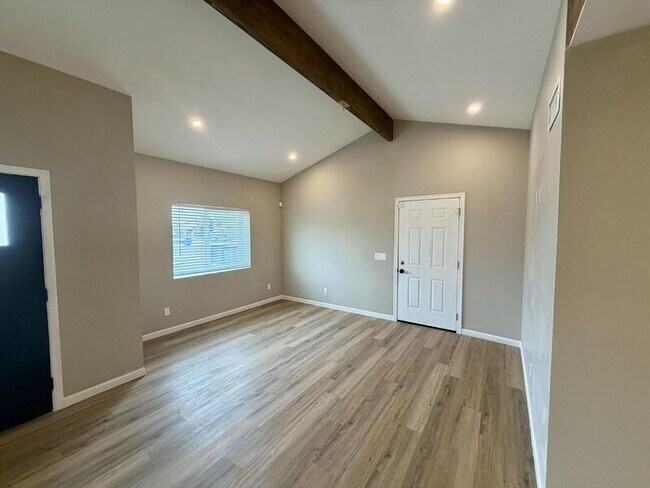 Photo - 2029 W Adams St