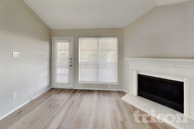 2745 Castro Ln