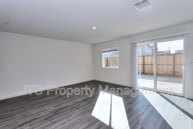 Photo - 2104 Shady Tree Cir