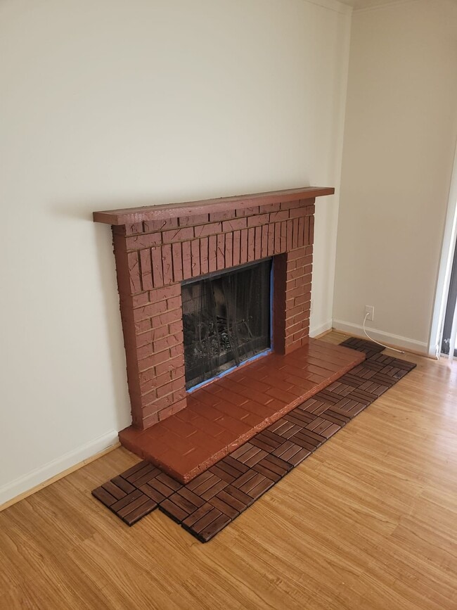 Fire place - 1530 Springlet Ct unit 14 Apartment Unit Summer Run