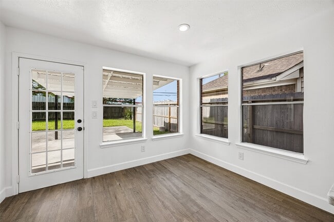 Building Photo - 23527 Cansfield Way
