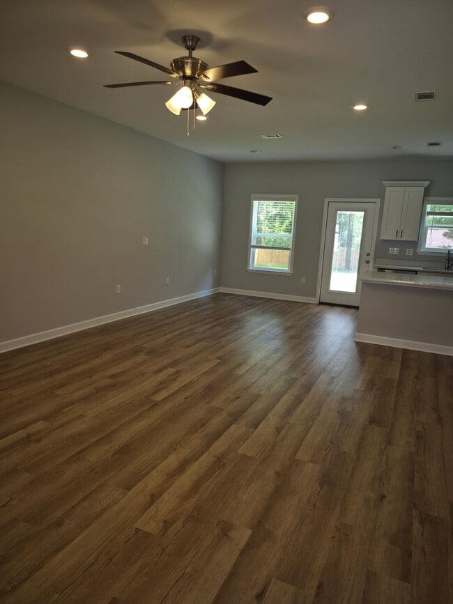 Photo - 2588 Kingston Rd