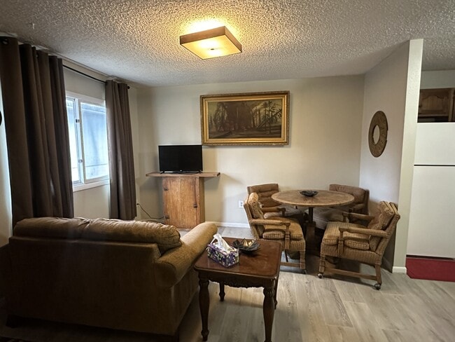 414 1st St Unit 2