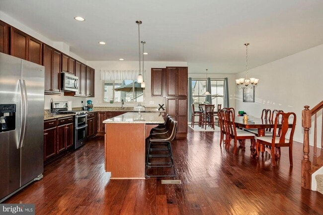 Photo - EMBREY MILL - SPACIOUS TOWNHOME