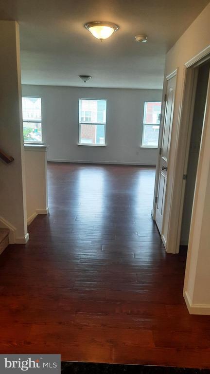 Photo - 703 Admiral's Quay Dr