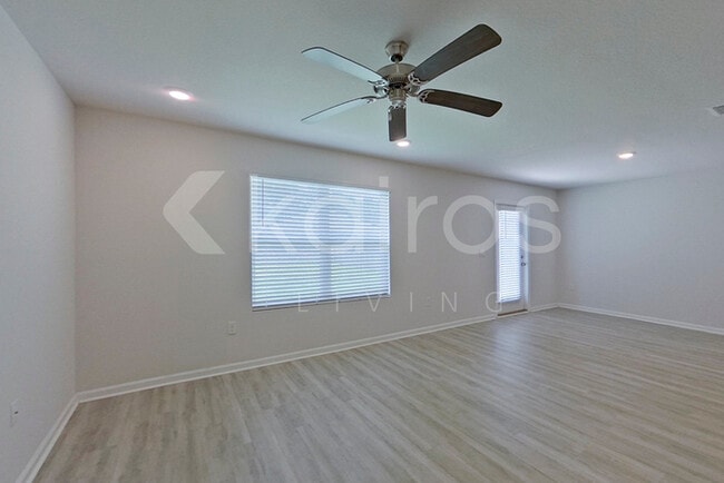 Photo - 108 Swallowtail Ln