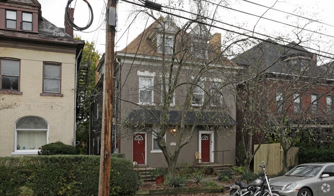 Building Photo - Stratford 217