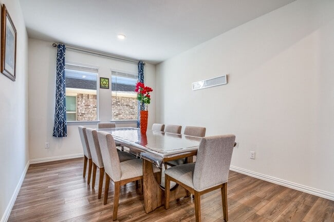 Photo - 844 Lauren Grove Ln