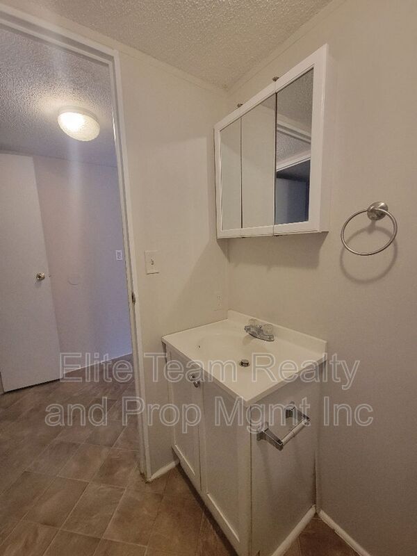 Photo - 2975 Cedarvale Rd Unit #4