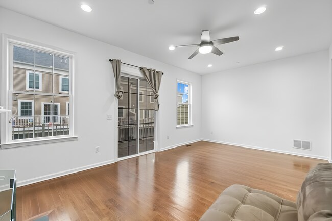 Photo - 205 Roosevelt Dr Unidad 205