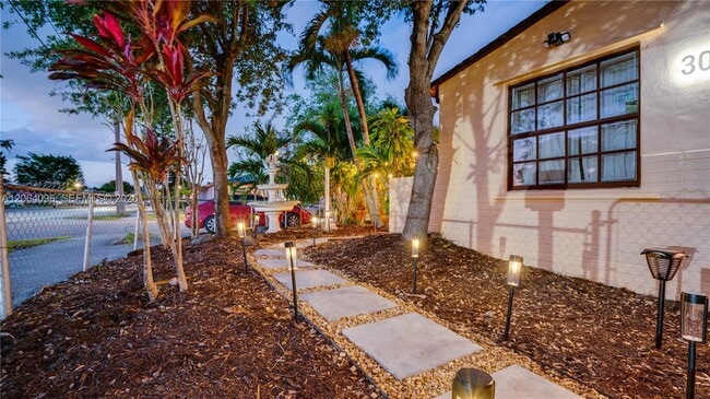 Photo - 301 SW 69th Ave