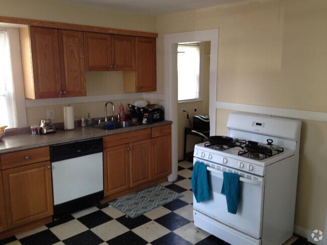 Building Photo - 58 Brock St Unit 2 Rental