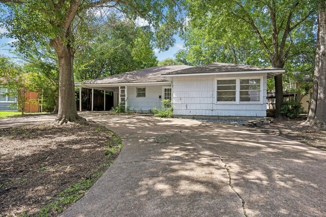 Building Photo - 4022 Woodcraft St