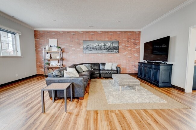 The Colonial House - Colonial House