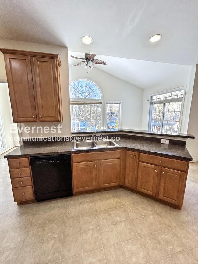 Photo - 1542 Jeffries Way