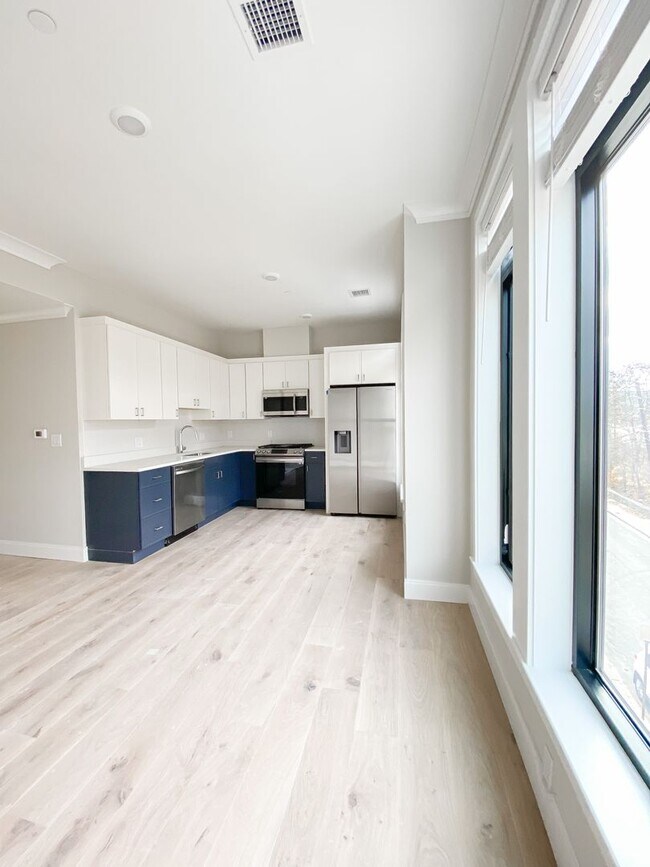 Building Photo - NO FEE LUXURY 2BED / 2BATH LAUNDRY IN UNIT... Rental