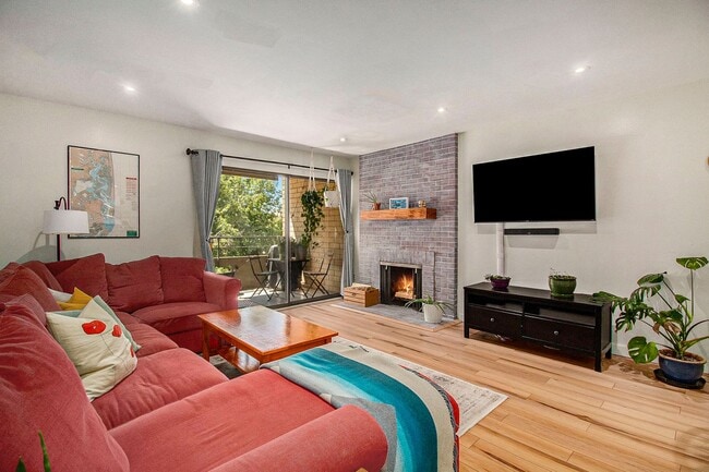 Photo - Unique Condo Steps Away from Governor's Park! Unidad 405