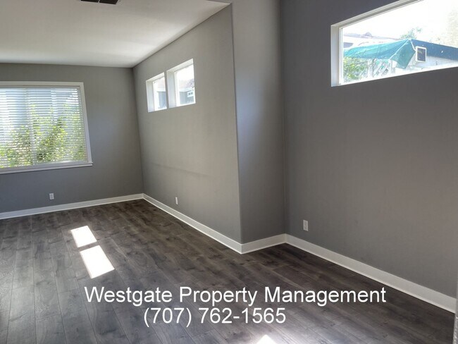 Photo - 1453 Woodside Cir