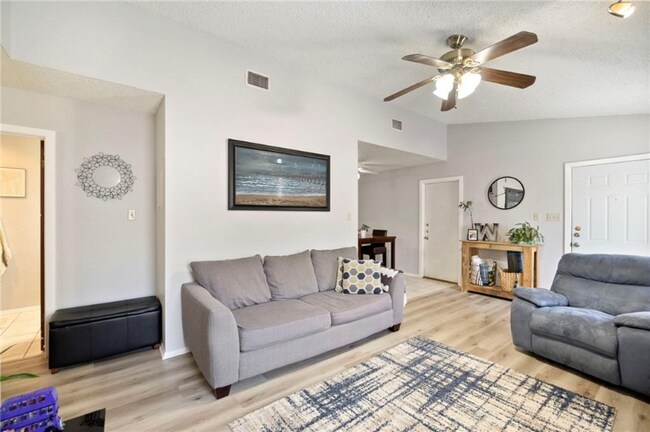 Photo - 2107 Courtney St Unit A