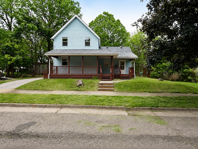 Building Photo - 303 Barder Ave