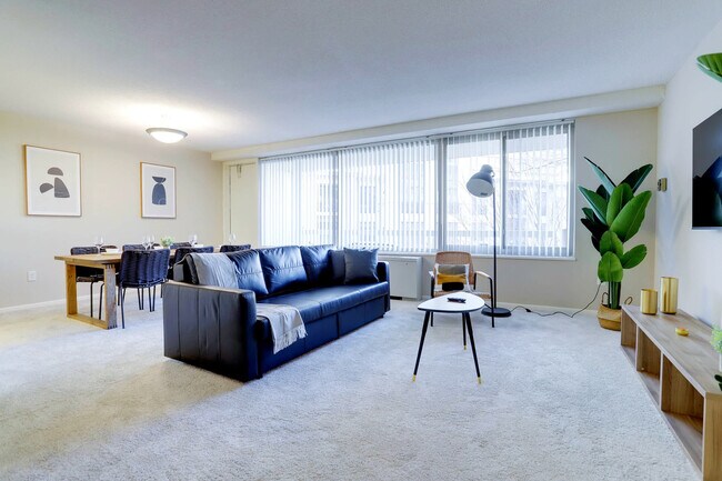 Photo - 1600 S Eads St Unidad FL3-ID1022558P