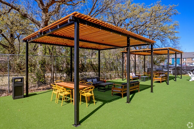Arlington Oaks Apartment Homes