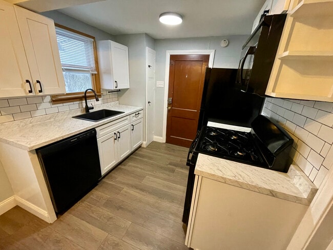 Photo - 41 Hollywood Ave Unidad Left