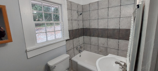 Photo - 270 Archer St Unidad A