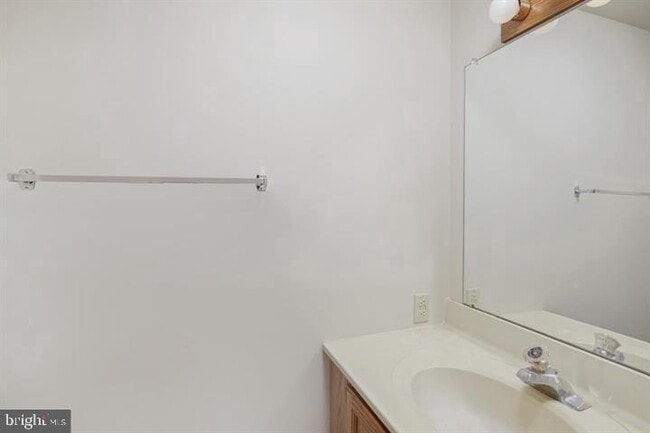 Photo - 468 Lynetree Dr