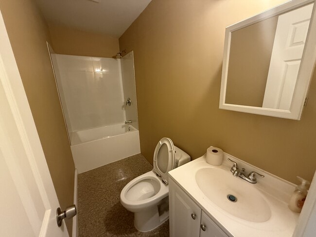 Photo - 637 N 6th St