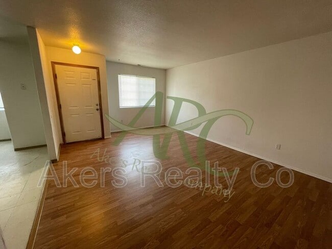 Photo - 3003 Ontario St