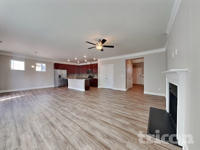 Photo - 225 Highview Dr