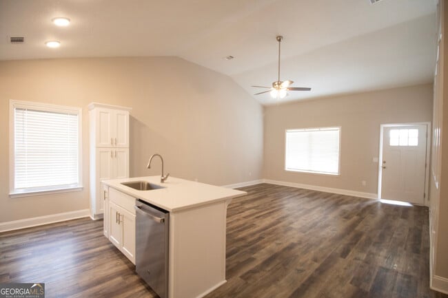 Photo - 106A Woodsedge Dr