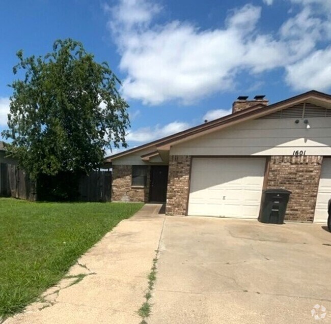 Building Photo - 1601 Windward Dr Unit A Rental