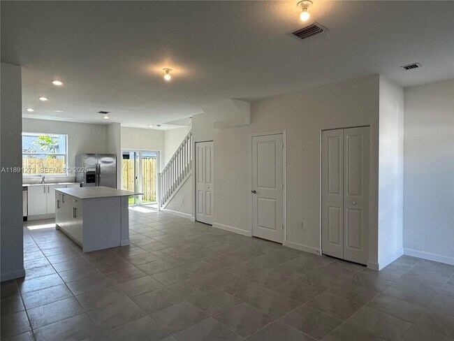 Photo - 111 SE 11th St