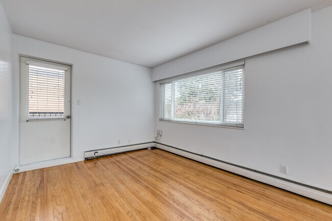 Building Photo - 1985 W 8th Ave Unit 303