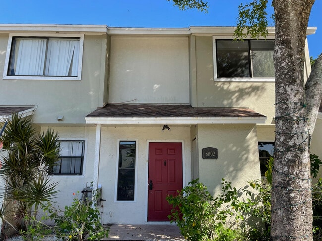 Photo - 5802 Channel Dr Townhome