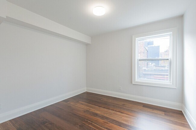 Photo - 820 St Clair Ave W Unit 3