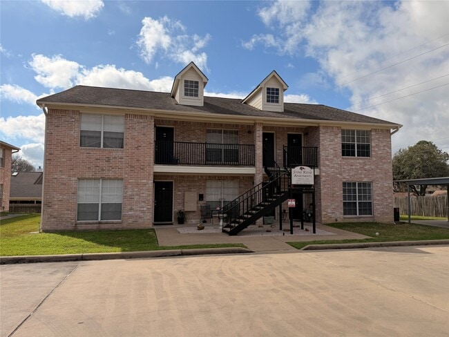 Building Photo - 2300 Stone Hollow Dr Unit 206