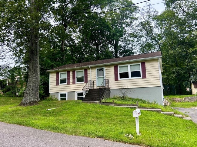 Building Photo - 15 Quogue Rd Rental