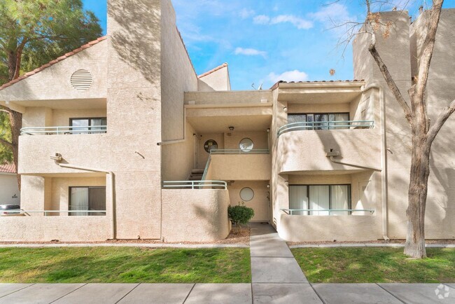 Building Photo - Remodeled 2 Bedroom 2 Bath Condo