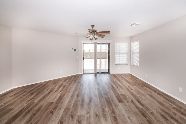 10521 W Robin Ln