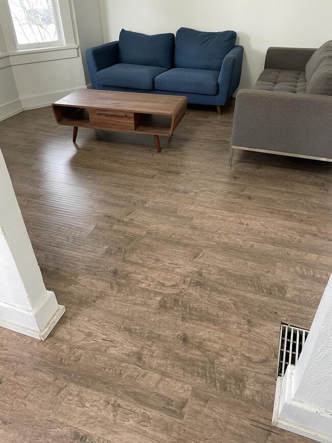 Photo - 1842 11th Av E