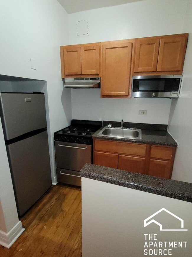 Photo - 948 W Cuyler Ave Unit 302