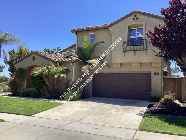 Beautiful Large Two Story Home is Centrall... - Beautiful Large Two Story Home is Centrall...